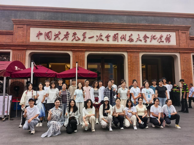 青春筑梦正当时，砥砺前行向未来——2025级新生看上海主题活动开展