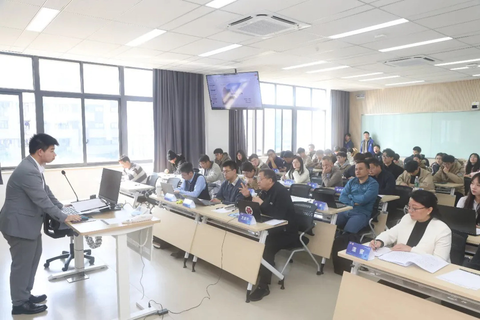 这堂课上，院士听我“讲”