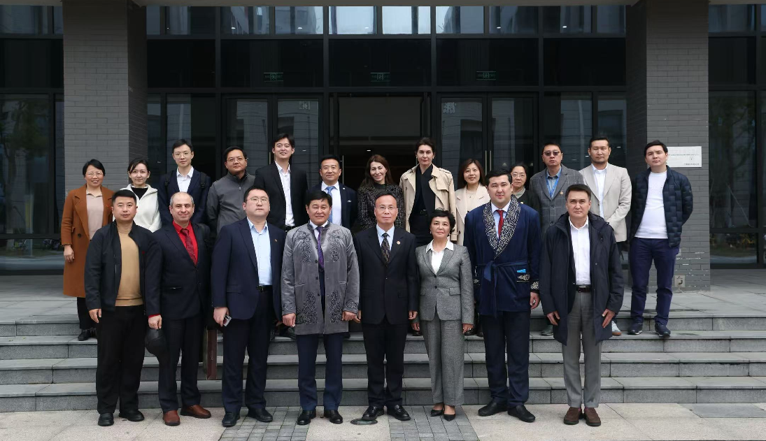 哈萨克斯坦卡拉干达州代表团访问我校