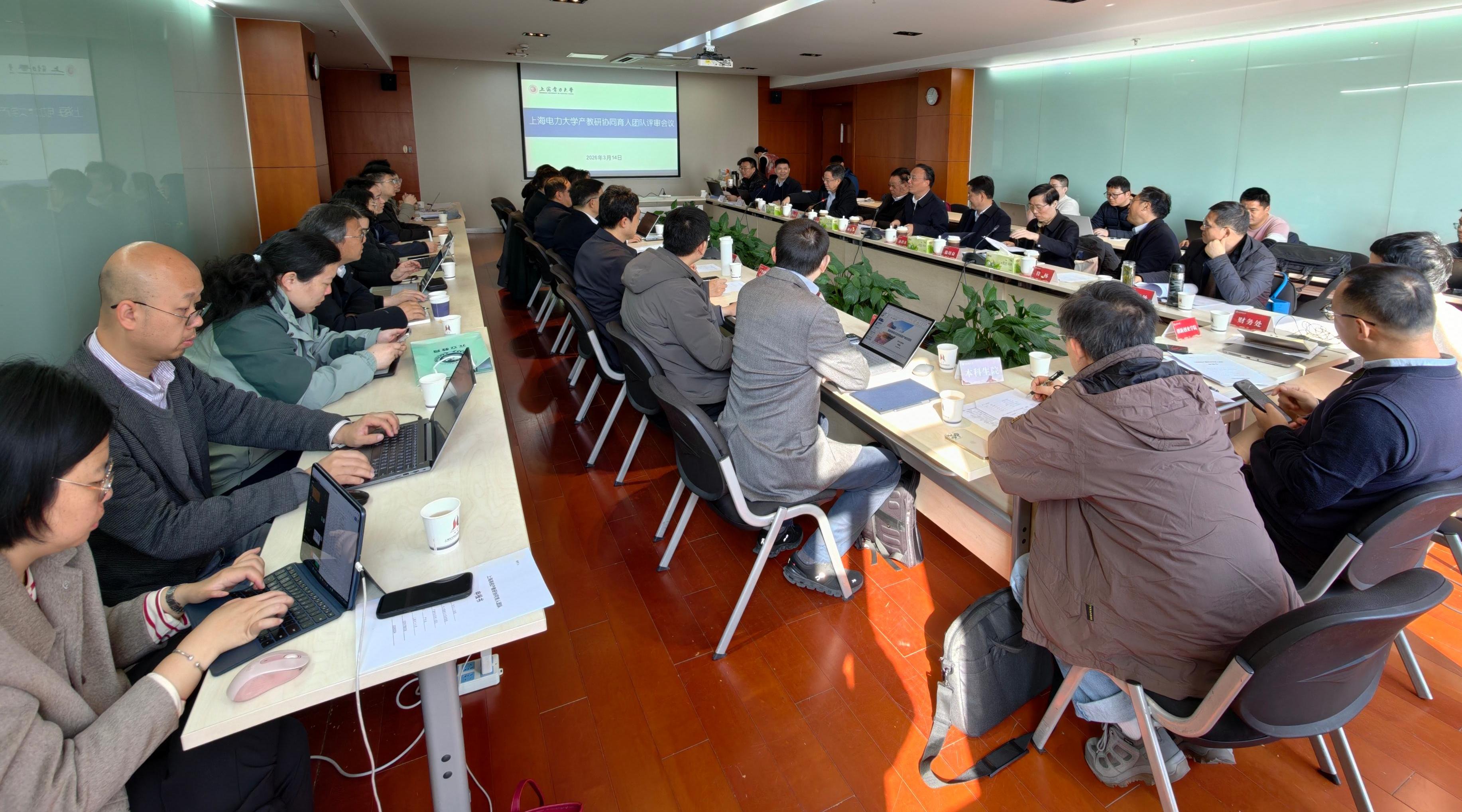 我校举行产教研协同育人团队专家评审会