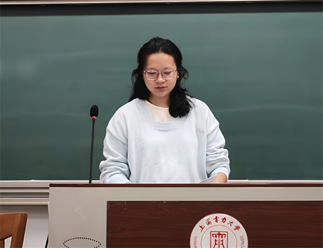 《青年报》掌握多语言的进博会“小叶子”,以青春之声筑沟通之桥 《青年报》掌握多语言的进博会“小叶子”,以青春之声筑沟通之桥