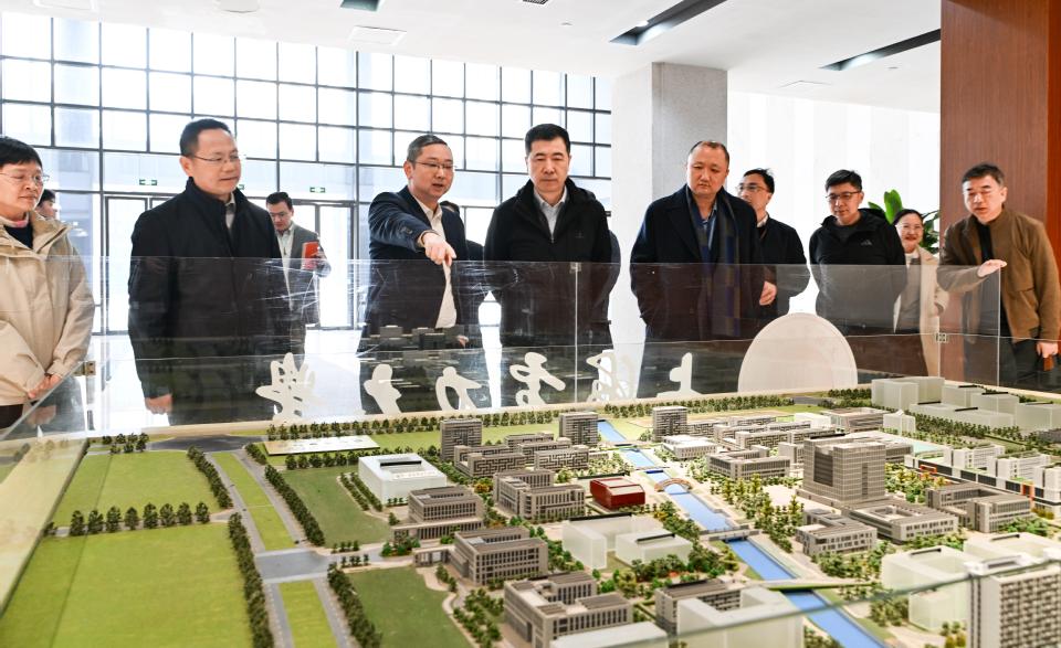 高桥石化领导一行来校调研 推进校企合作走深走实