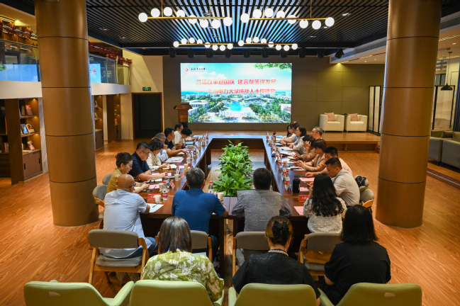 共话改革迎国庆 建言献策谋发展——我校召开统战人士座谈会