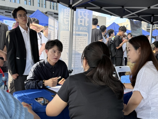 《第一教育》行业龙头进校揽才，能源、电力岗位成热点，上海电力大学暖心护航校招季