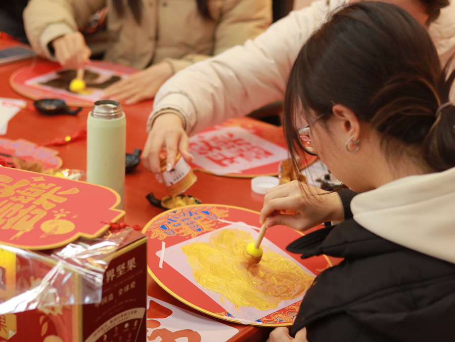 《学习强国》【菁菁教苑】从居住者到主理人：上海电力大学“一站式”社区治理有新举措